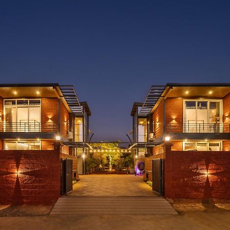 Saffronstays Calvin - 3 Bedroom Pool Villa In Лонавала Экстерьер фото