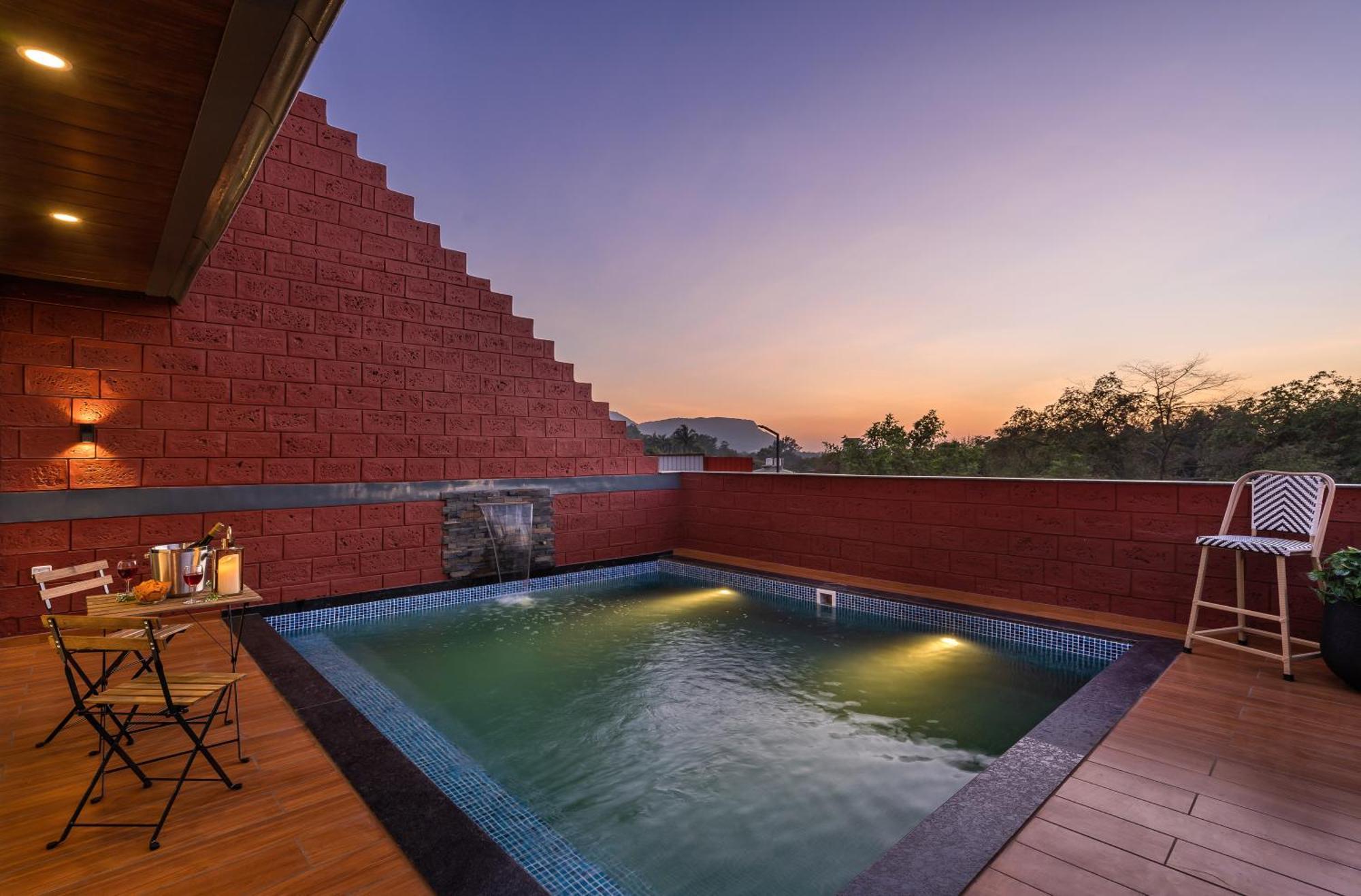 Saffronstays Calvin - 3 Bedroom Pool Villa In Лонавала Экстерьер фото