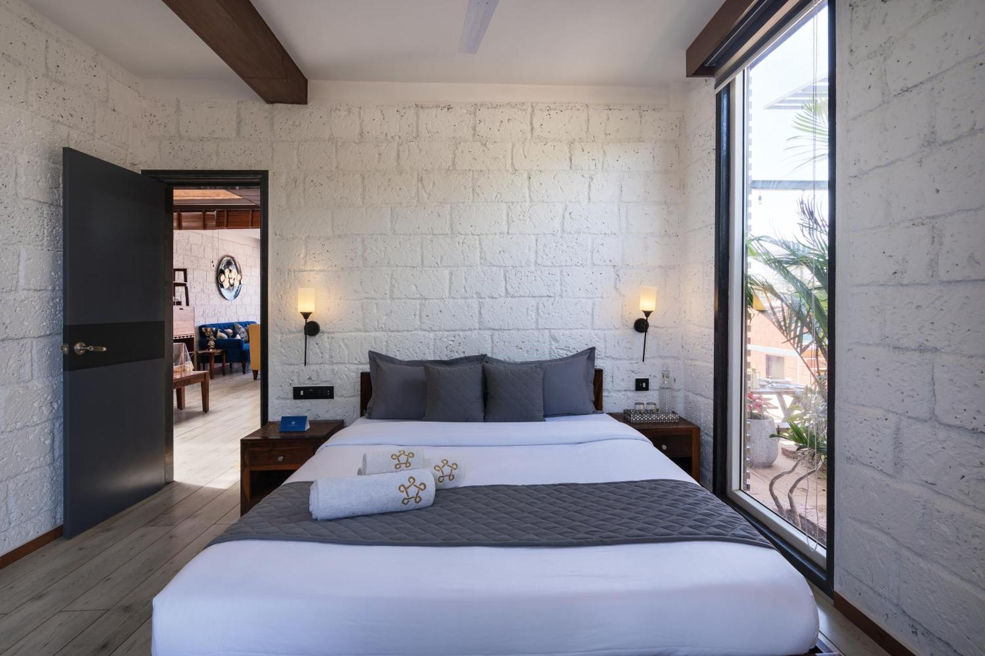 Saffronstays Calvin - 3 Bedroom Pool Villa In Лонавала Экстерьер фото